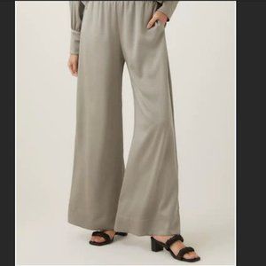 fifteen Twenty Satin Wide Leg Pants- Large- NWOT